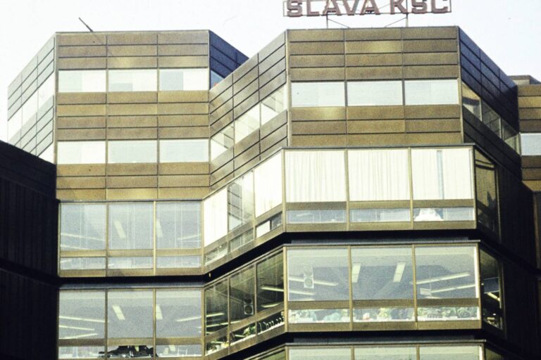 Před 51 lety otevřela Kotva. Švédové ji postavili rychleji, než ji Češi opraví, rekonstrukci brzdí karcinogeny