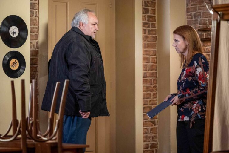 Ulice: Dojde na drsnou konfrontaci. Kateřina podezřívá Lumíra, že zabil Světlanu