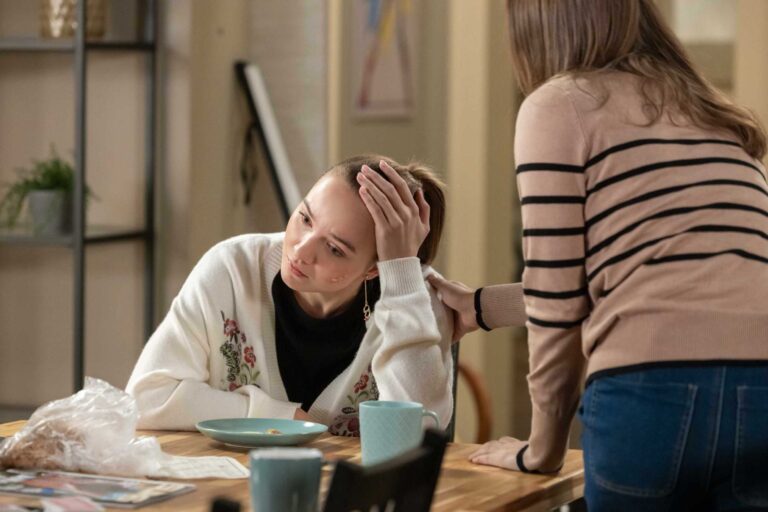 Ulice: Zničí náhlá nemoc dlouho očekávaný maturitní ples? Děsivá vyrážka a strach z infekce