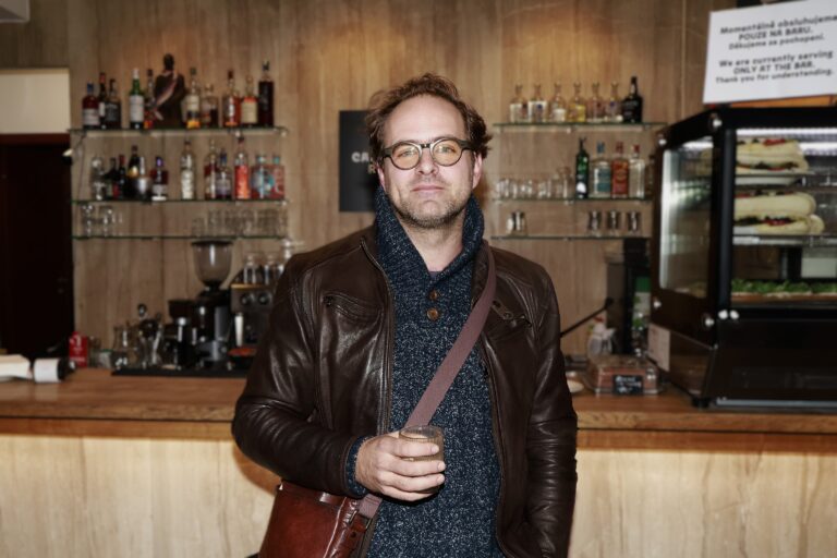 Byl hvězdou Pelíšků, dnes slaví 45. Kvůli dceři kosmonauta opustil Brousek Gondíkovou a odmítl i StarDance