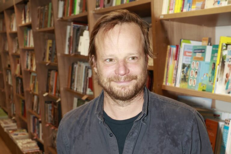 Kryštof Hádek po vztazích s bývalkami Vojty Kotka rodinu před světem tají. Trojnásobný otec slaví 44