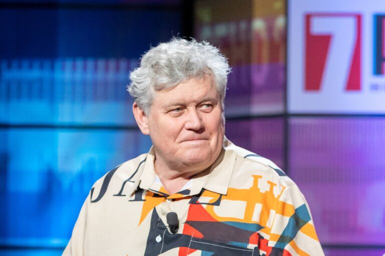 Herec Miroslav Hanuš se na nudapláži nestyděl. Před zetěm pouštěl draka bez pomoci rukou