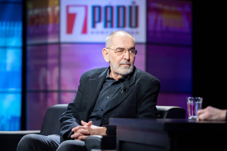 Glosátor Ivo Šmoldas loni přišel o dvanáctikilové ledviny. Manželství mu drží proto, že se s polovičkou neviděl