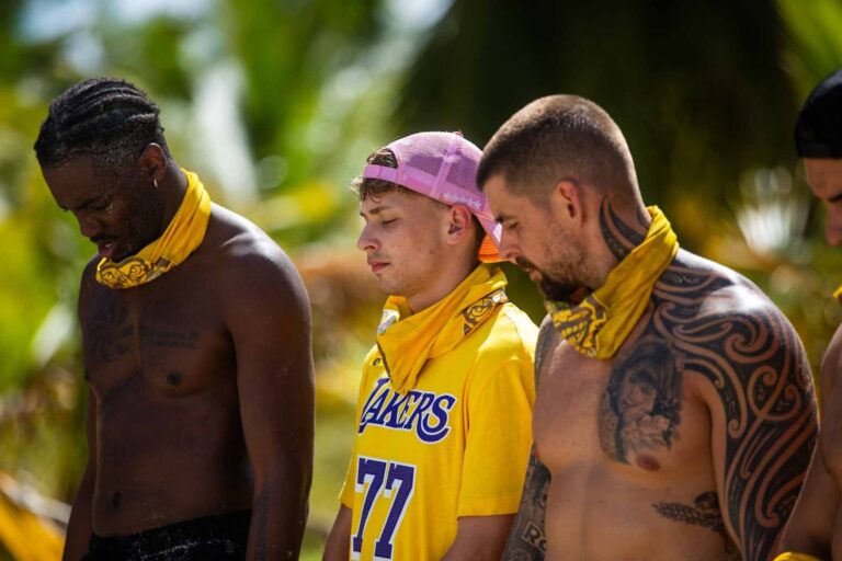 Survivor: Demolice Padouchů, ponižující škemrání o křesadlo a arogantní stážista Leoš s terčem na zádech