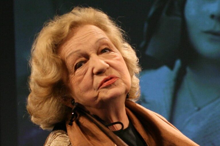 Divadlo jí zakazovalo děti a režim bral role. Blanka Bohdanová si mateřství prosadila až ve 42 letech