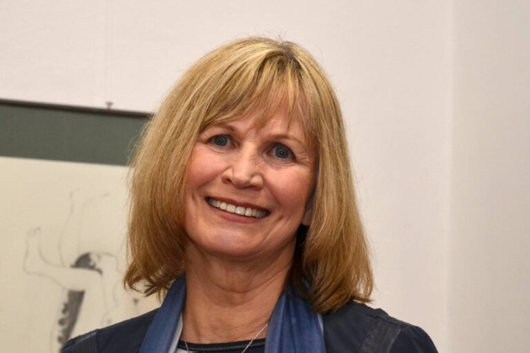 Jitka Molavcová slaví 76. Kvůli prvnímu manželovi se vzdala dětí, druhý jí ze dne na den ochrnul