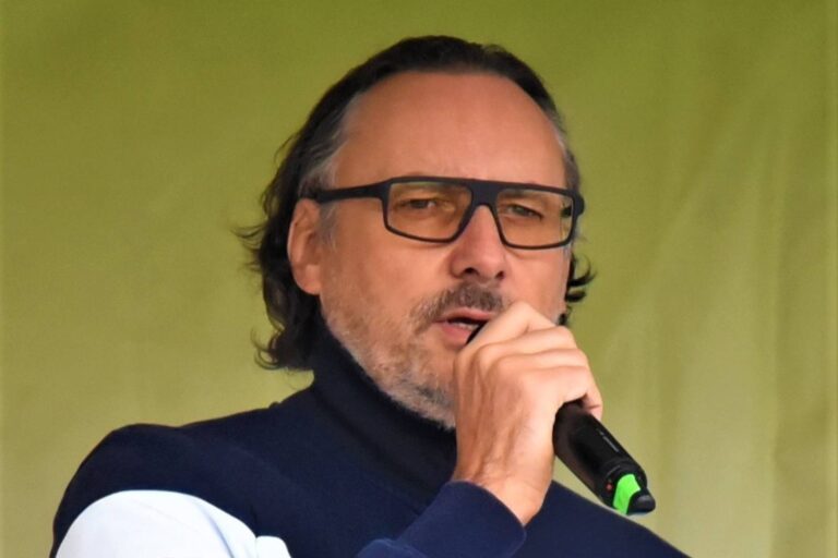 Marian Vojtko slaví 53. Centrum Prahy vyměnil za dům s vířivkou, s mladší partnerkou má ale italskou domácnost