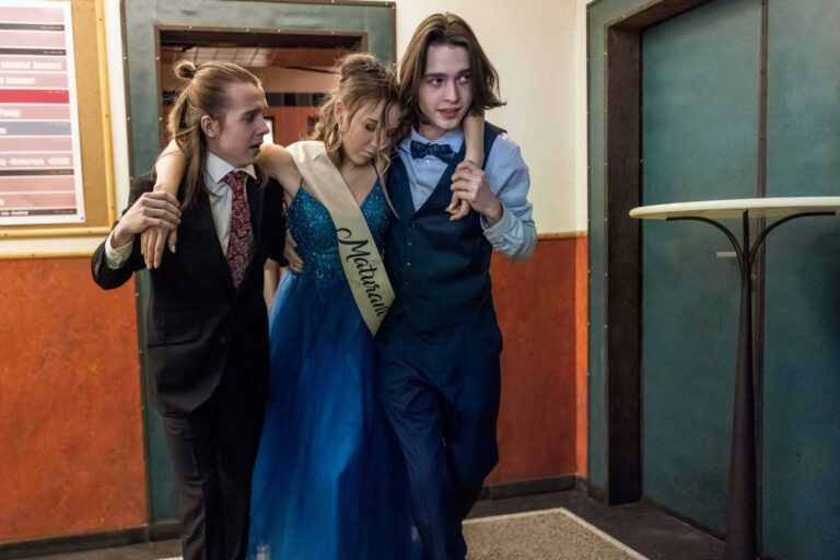 Ulice: Oslava dospělosti končí bezvědomím, zásahem policie a následným vyšetřováním