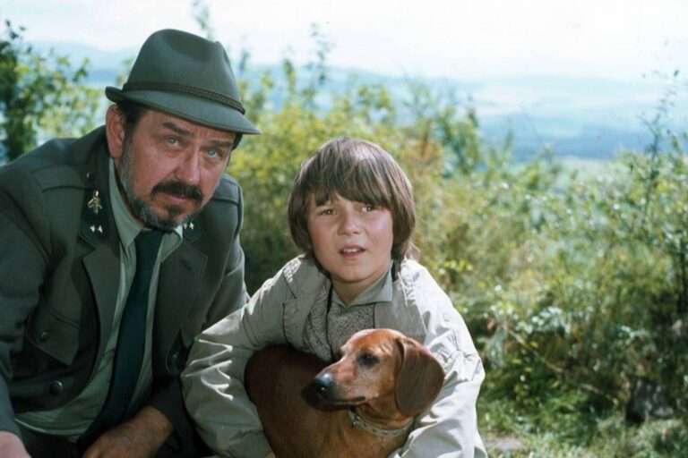 Gustáv Valach alias filmový děda Straka pohřbil tři vlastní děti. Komunistům se neklaněl a šel k bagru