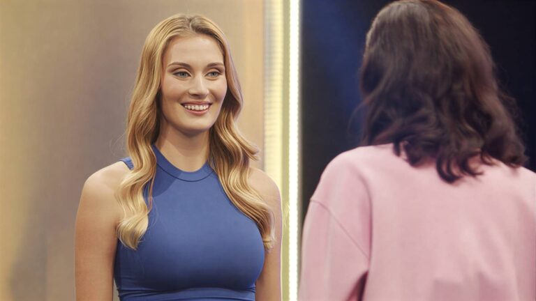 Instruktorka nahé jógy se v Naked Attraction svlékne již podruhé. Intimní tetování trenéra jí bude imponovat