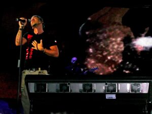 Eros Ramazzotti (2004). FOTO: Ricardo Pastor from Alicante, España, CC BY 2.0, via Wikimedia Commons